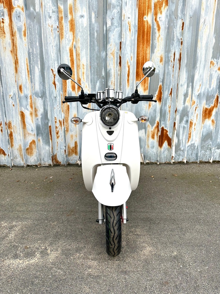 Zoë Retro Scooter Parelmoer Wit