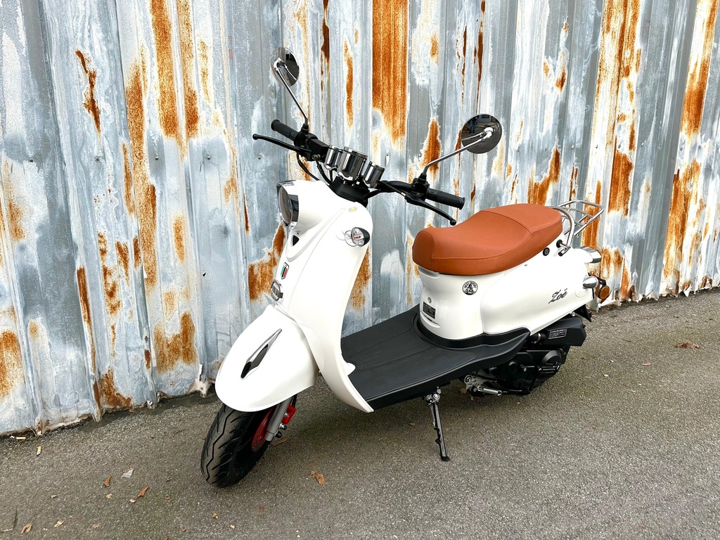 Zoë Retro Scooter Crème