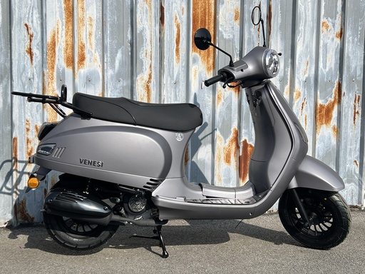 [923] Venesi Retro Scooter Mat Grijs